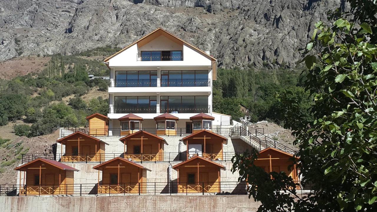 Karsi Bahce Hotel Sebinkarahisar ภายนอก รูปภาพ